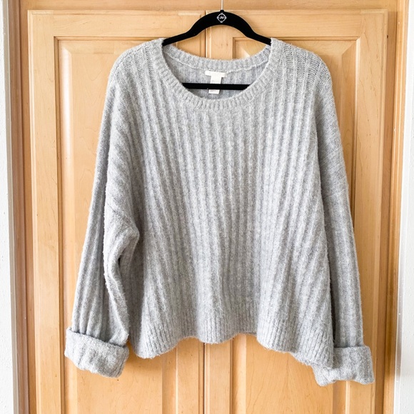 H&M Sweaters - H&M gray knit sweater